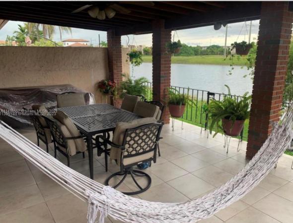 Oakview, 9177 Fontainebleau Blvd #2, Fountainebleau, Florida 33172, image 1