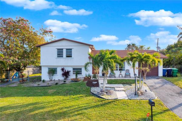 Herman Hills, 9120 SW 177th Ter, Palmetto Bay, Florida 33157, image 1