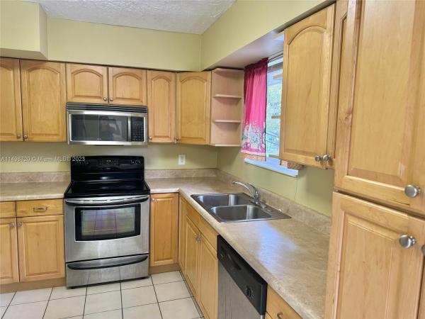 Emerald Isle Villa, 2380 Diana Dr #07, Hallandale Beach, Florida 33009, image 1