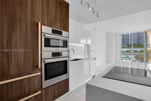 Paramount Miami Worldcenter, 851 NE 1st Ave #907, Miami, Florida 33132, image 3
