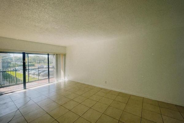 Hampton Court, 5981 Washington St #207, Hollywood, Florida 33023, image 2