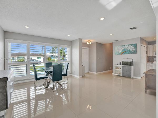 Coral Way Village, 8550 SW 27th St, Westchester, Florida 33155, image 3