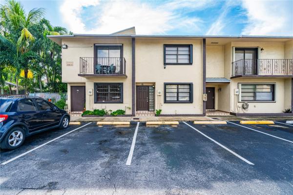 University Villas, 710 SW 114th Ave #B6, Sweetwater, Florida 33174, image 1