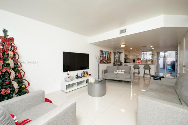 Chateaubleau Villas, 331 NW 82nd Ave #1304, Fountainebleau, Florida 33126, image 1