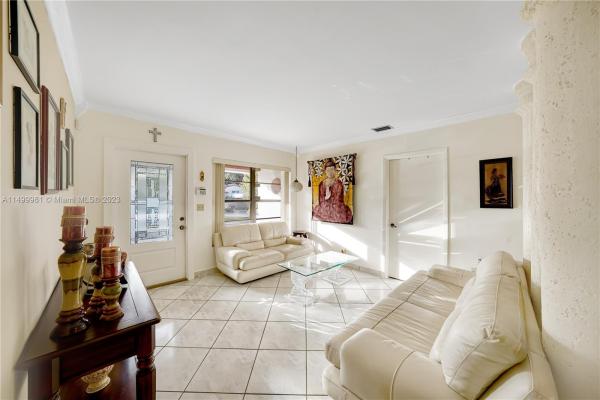 Silver Bluff Gardens, 2755 SW 33rd, Miami, Florida 33133, image 3