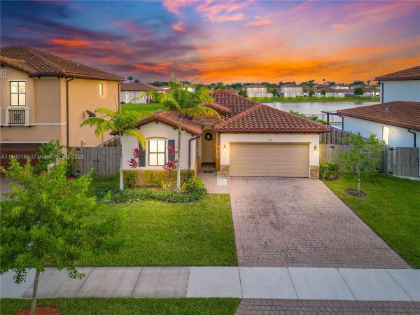 Kingman Commons, 2576 SE 1st St, Homestead, Florida 33033, image 1