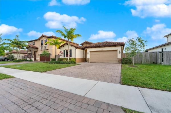 Kingman Commons, 2576 SE 1st St, Homestead, Florida 33033, image 2