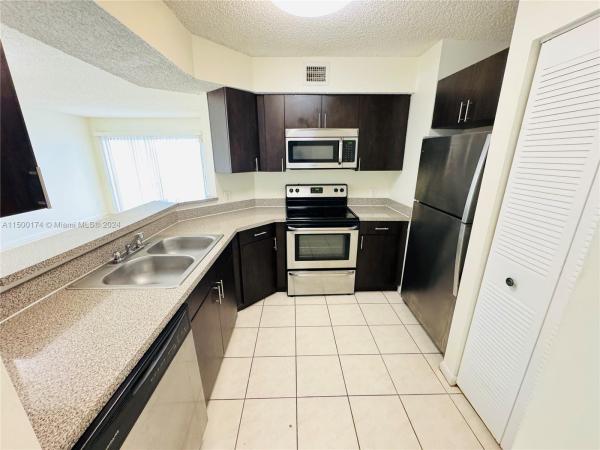 Summer Lake At Three Lakes, 3473 NW 44th St #103, Oakland Park, Florida 33309, image 3
