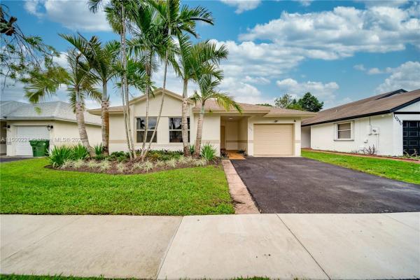 Lakeside Key, 10040 SW 12th St, Pembroke Pines, Florida 33025, image 1