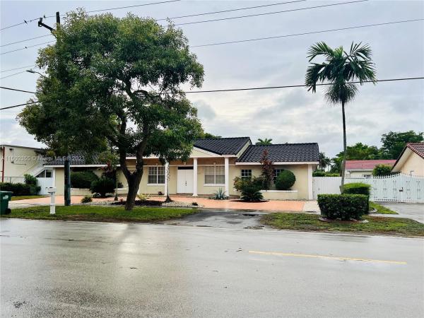 Golden Heights, 5242 SW 102nd Ave, Westwood Lakes, Florida 33165, image 1
