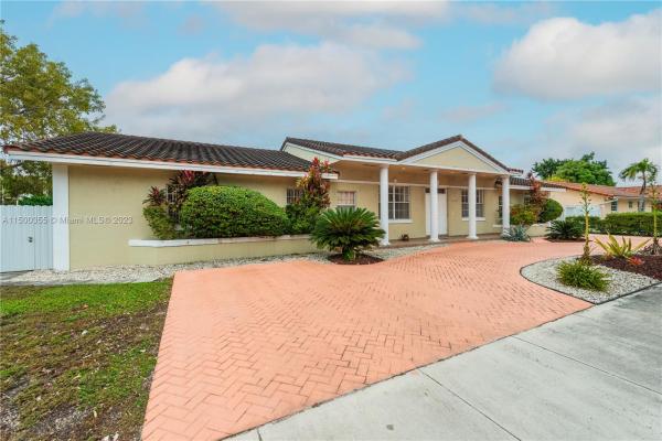 Golden Heights, 5242 SW 102nd Ave, Westwood Lakes, Florida 33165, image 3