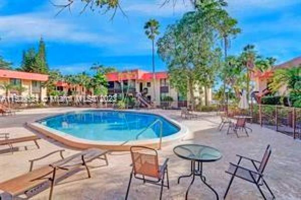 Northlake Village At The California Club, 750 NE 199th St #102H, Ives Estates, Florida 33179, image 1