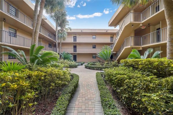 Gardens Of Kendall, 10425 SW 112th Ave #103, Kendall, Florida 33176, image 2