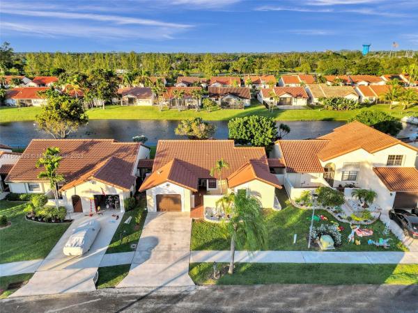 Columbia Square, 40 Columbia Ct, Deerfield Beach, Florida 33442, image 1