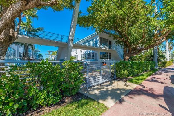 The Esquire House, 4710 Pine Tree Dr #21, Miami Beach, Florida 33140, image 1