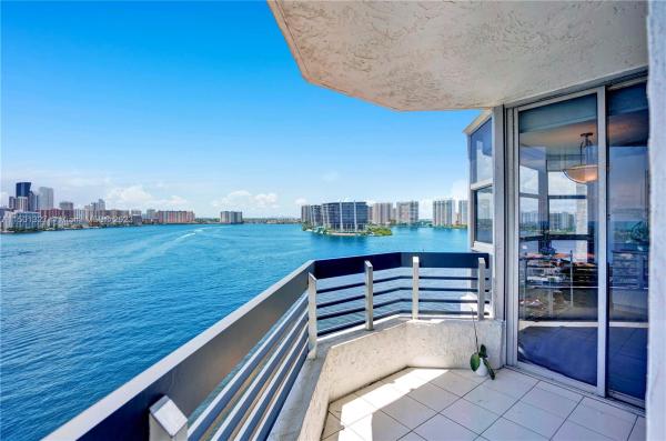 Mystic Pointe Tower 200, 19101 NE 36th Ct #2612, Aventura, Florida 33180, image 3