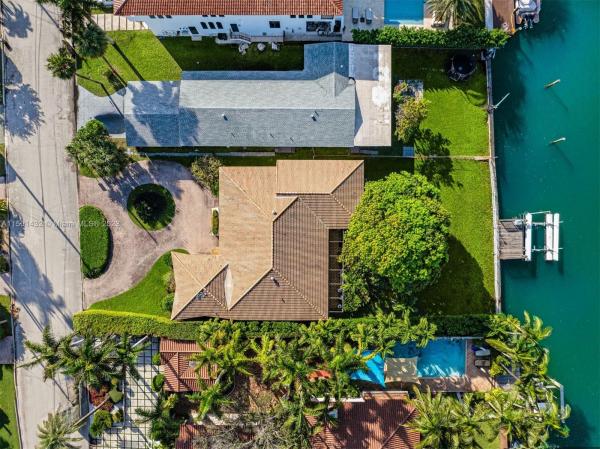 Altos Del Mar, 9450 Bay Dr, Surfside, Florida 33154, image 3