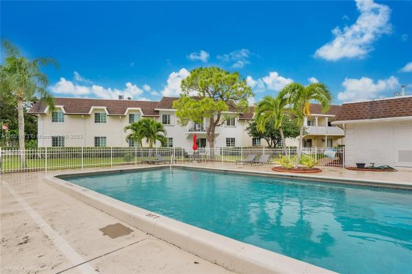 Brookfield Gardens North, 700 SE 2nd Ave #318, Deerfield Beach, Florida 33441, image 1
