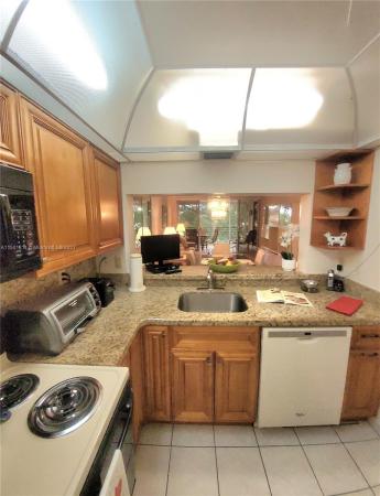 Sabal Palm Of Pine Island Ridge, 9510 Seagrape Dr #305, Davie, Florida 33324, image 3