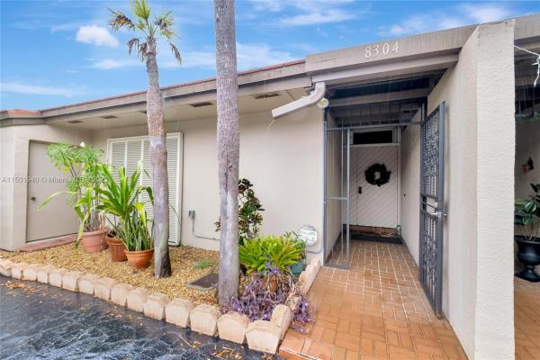 Lake Sandra, 8304 Dundee Ter, Miami Lakes, Florida 33016, image 1