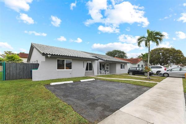 Arborgate Patio Homes At Kendall Lakes East, 6535 SW 135th Ave #I-N, Kendale Lakes, Florida 33183, image 1