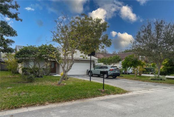 Royal Palm Townhomes, 11466 NW 23rd St, Coral Springs, Florida 33065, image 1