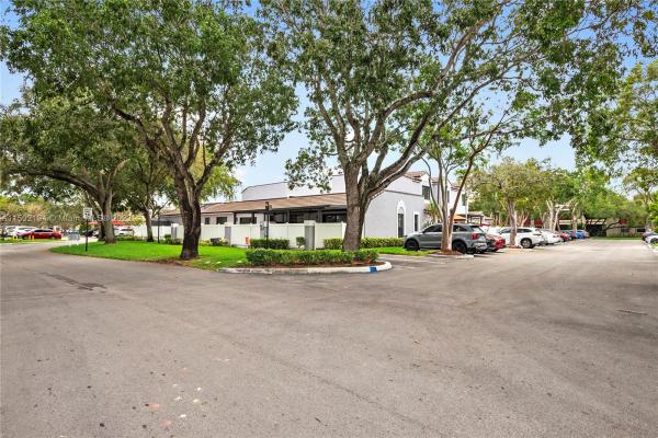 The Provinces Of Pierpointe At Pembroke Lakes, 11608 NW 11th St, Pembroke Pines, Florida 33026, image 2