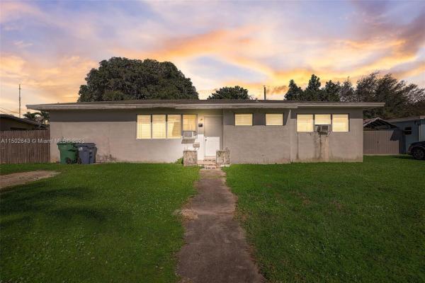 Sierra, 125 NW 197th St, Miami Gardens, Florida 33169, image 1