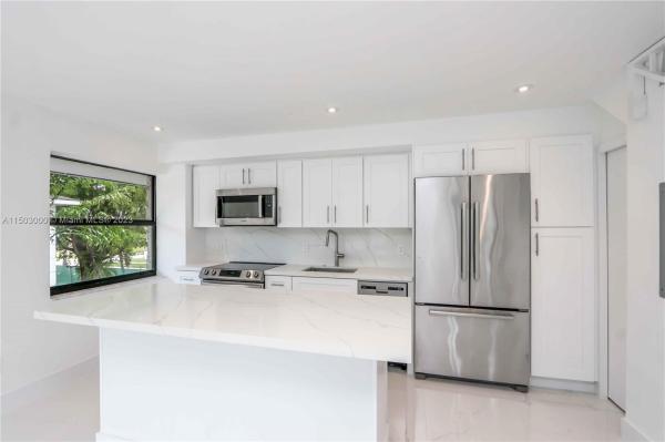 Key Townhouse, 230 Sunrise Dr #6, Key Biscayne, Florida 33149, image 1