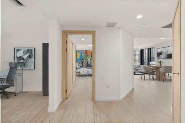Brickell Flatiron, 1000 Brickell Plz #1915, Miami, Florida 33131, image 3