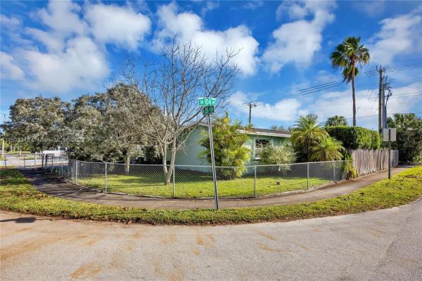 Lee Manor, 10370 SW 35th Ter, University Park, Florida 33165, image 1