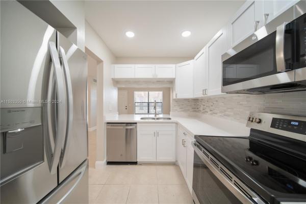 Palm Place, 415 NW 100th Pl #203, Pembroke Pines, Florida 33024, image 1