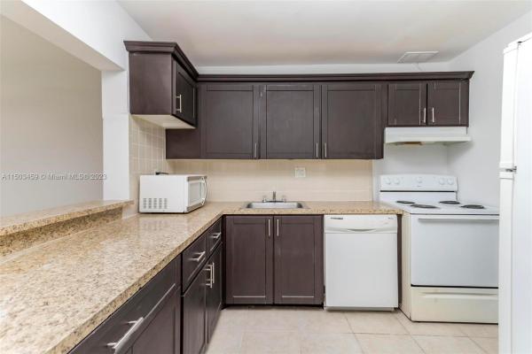Versailles Gardens, 7900 Fairview Dr #105, Tamarac, Florida 33321, image 1