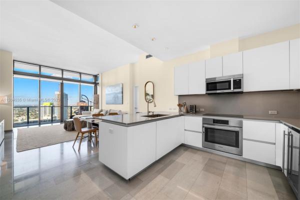 Reach Brickell City Centre, 68 SE 6th St #4104, Miami, Florida 33131, image 3