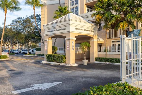 University Inn, 1280 S Alhambra Cir #1209, Coral Gables, Florida 33146, image 1