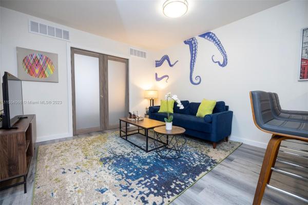 University Inn, 1280 S Alhambra Cir #1209, Coral Gables, Florida 33146, image 2