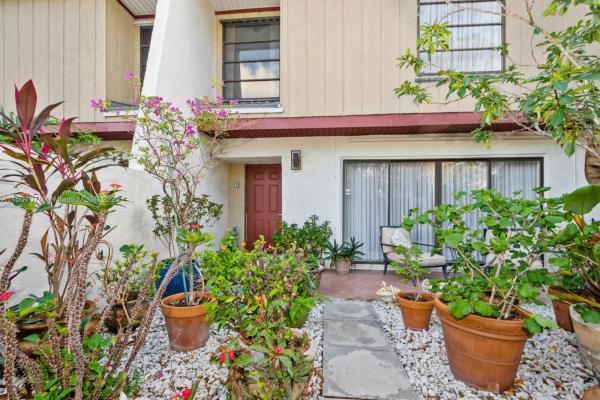 Lakes Of Emerald Hills, 2996 Lakewood Ln #326, Hollywood, Florida 33021, image 1