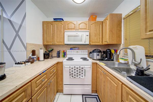 International Princess, 11761 SW 18th St #6, Tamiami, Florida 33175, image 2