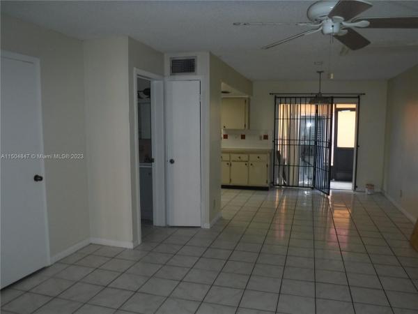 Royal Oaks, 5239 NW 27th St #7D, Lauderhill, Florida 33313, image 2