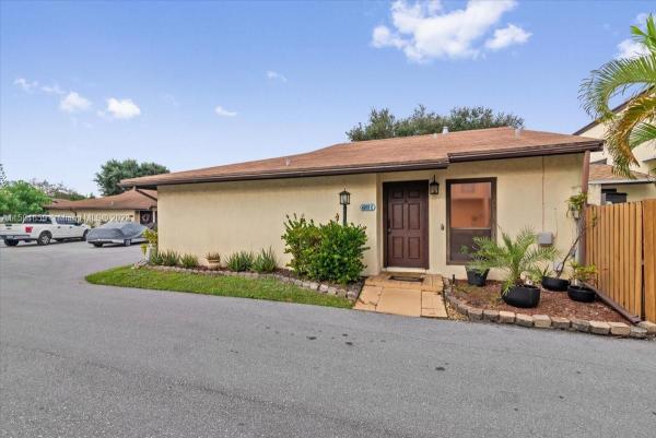 Foxwood Estates Of Lakeside Green, 4908 Alder Dr #C, West Palm Beach, Florida 33417, image 1