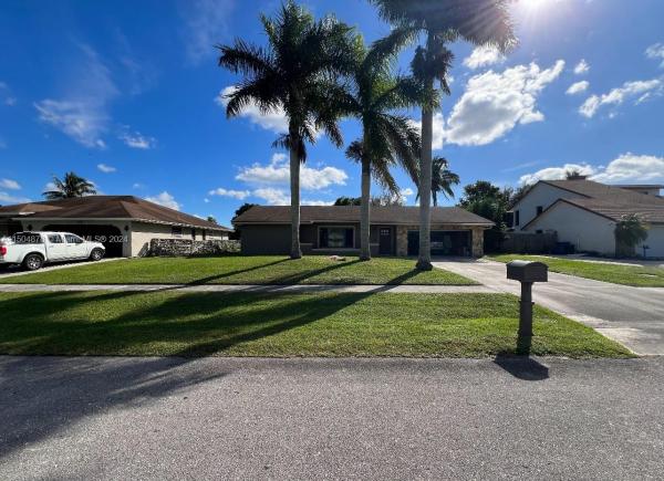 La Mancha, 157 Rivera Ct, Royal Palm Beach, Florida 33411, image 2