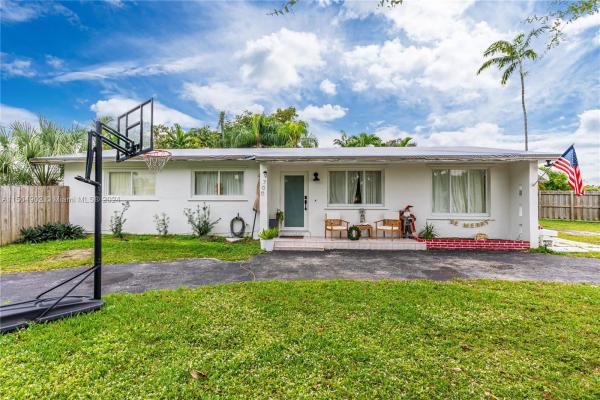 Pine Tree Manor, 9700 Thanksgiving Dr, Cutler Bay, Florida 33157, image 1