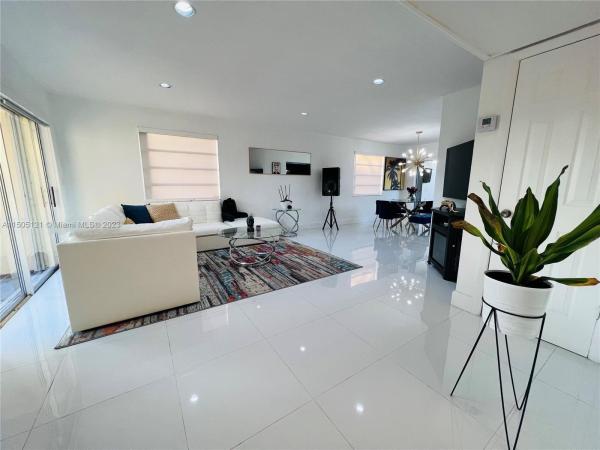 Kendale Lakes Townhouses, 8413 SW 137th Ave #8413, Kendale Lakes, Florida 33183, image 1