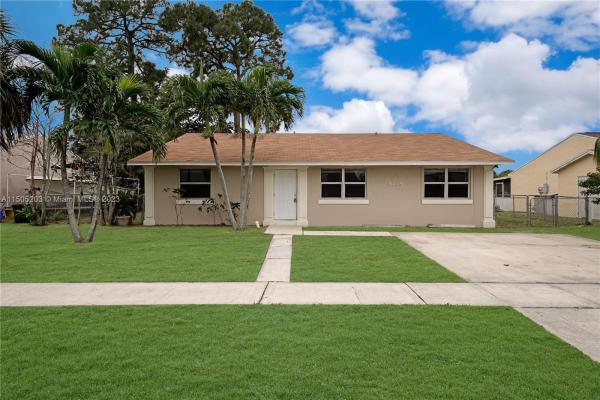 Palm Beach Villas, 4239 Centurian Cir, Greenacres, Florida 33463, image 1