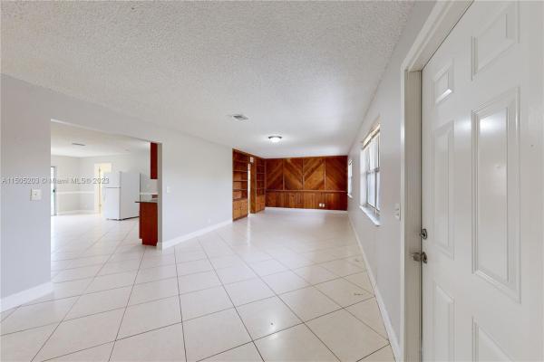 Palm Beach Villas, 4239 Centurian Cir, Greenacres, Florida 33463, image 3
