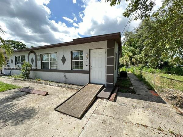 Lincoln Park, 3137-3139 Lincoln Blvd, Fort Myers, Florida 33916, image 1