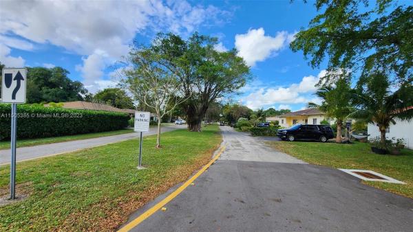 Wawrzyniak Acres North, 1020 NE 111th St, Biscayne Park, Florida 33161, image 3