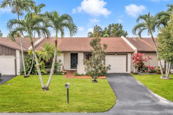 Bottlebrush At Las Verdes, 15619 Bottlebrush Cir, Delray Beach, Florida 33484, image 2