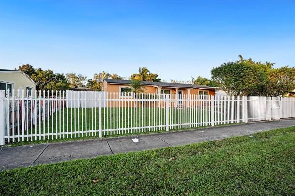 Lake Lucerne Estates, Miami Gardens, Florida 33056, image 3