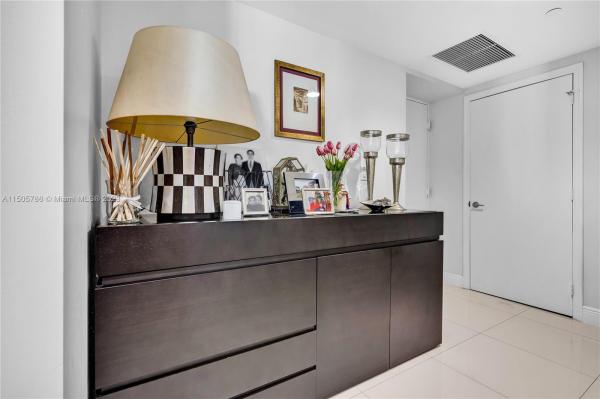 500 Brickell West, 55 SE 6th St #3601, Miami, Florida 33131, image 2